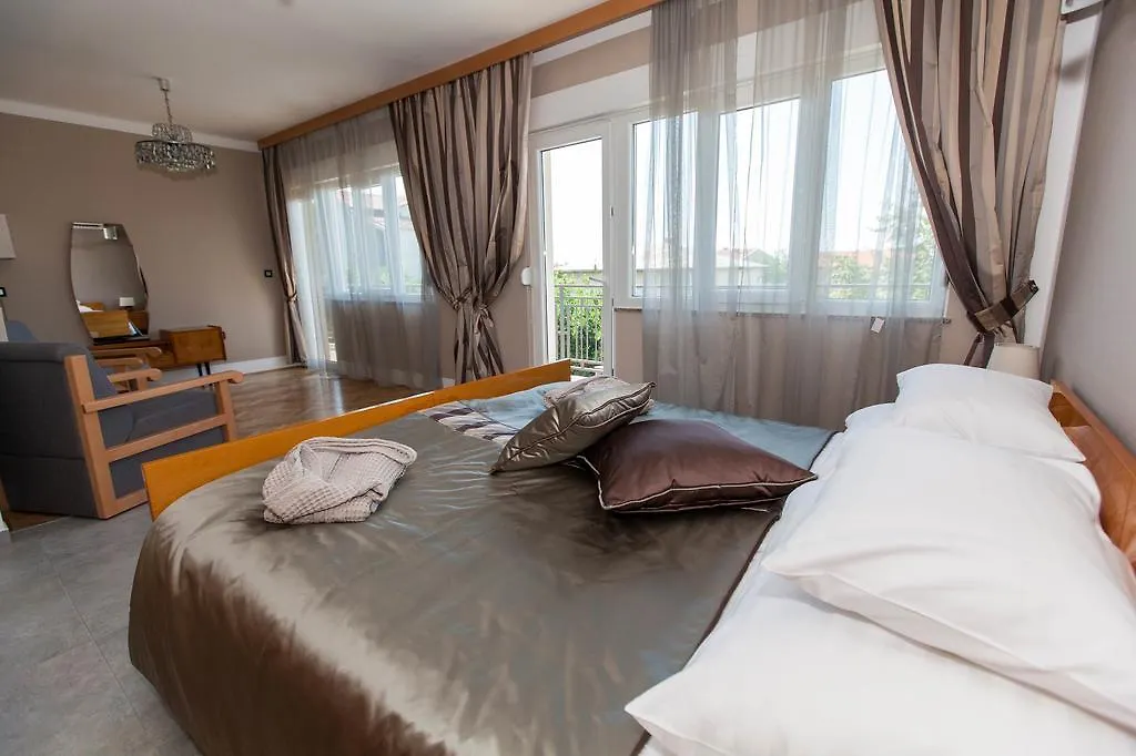Anikol Apartments Selce