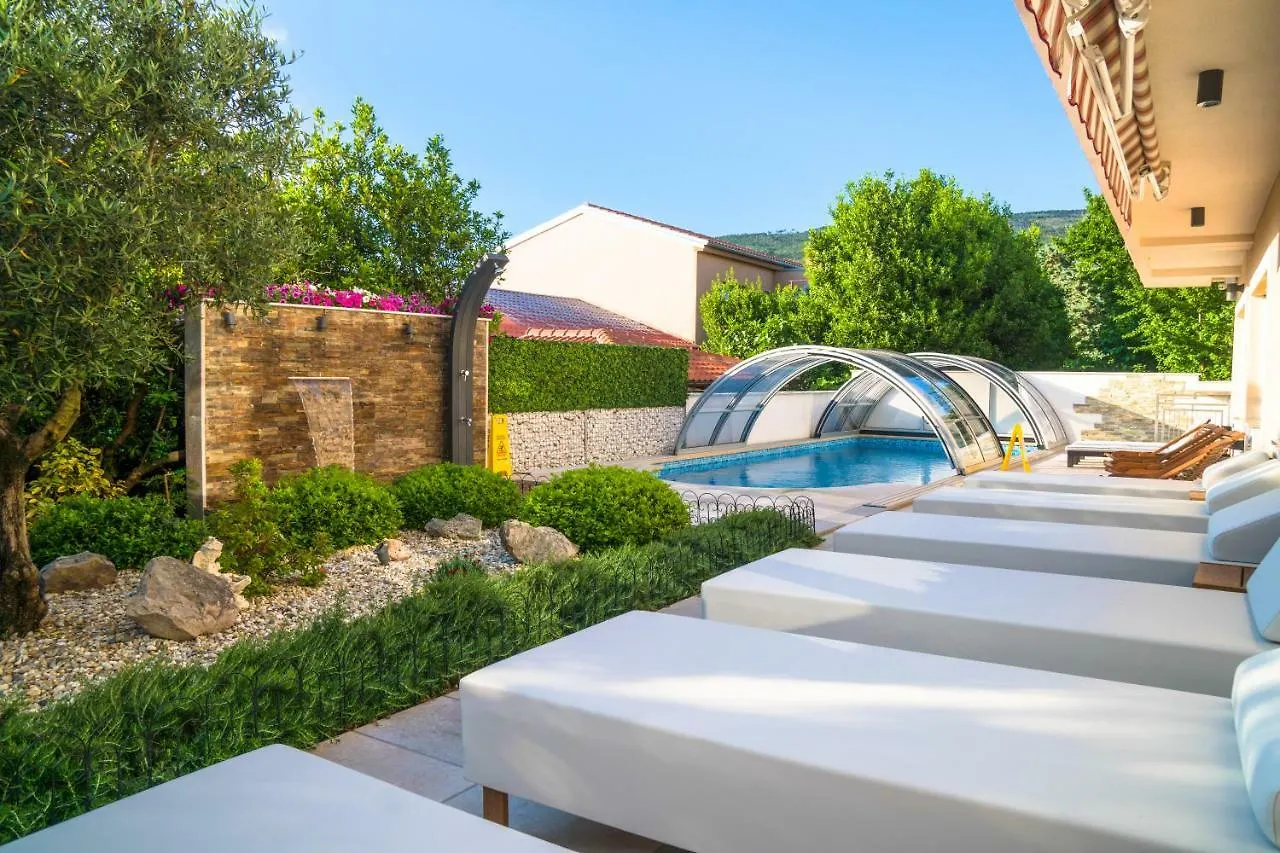 Anikol Apartments Selce