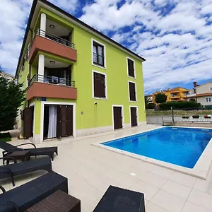Smaragdna Yourcroatiaholiday , Premantura Kroatien